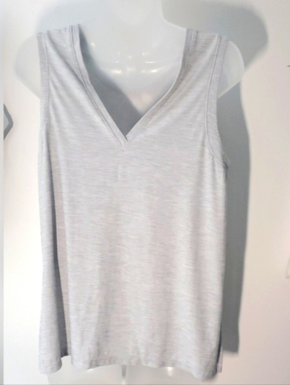 Old Navy Soft Blue Light Weight Athletic Top Size Medium